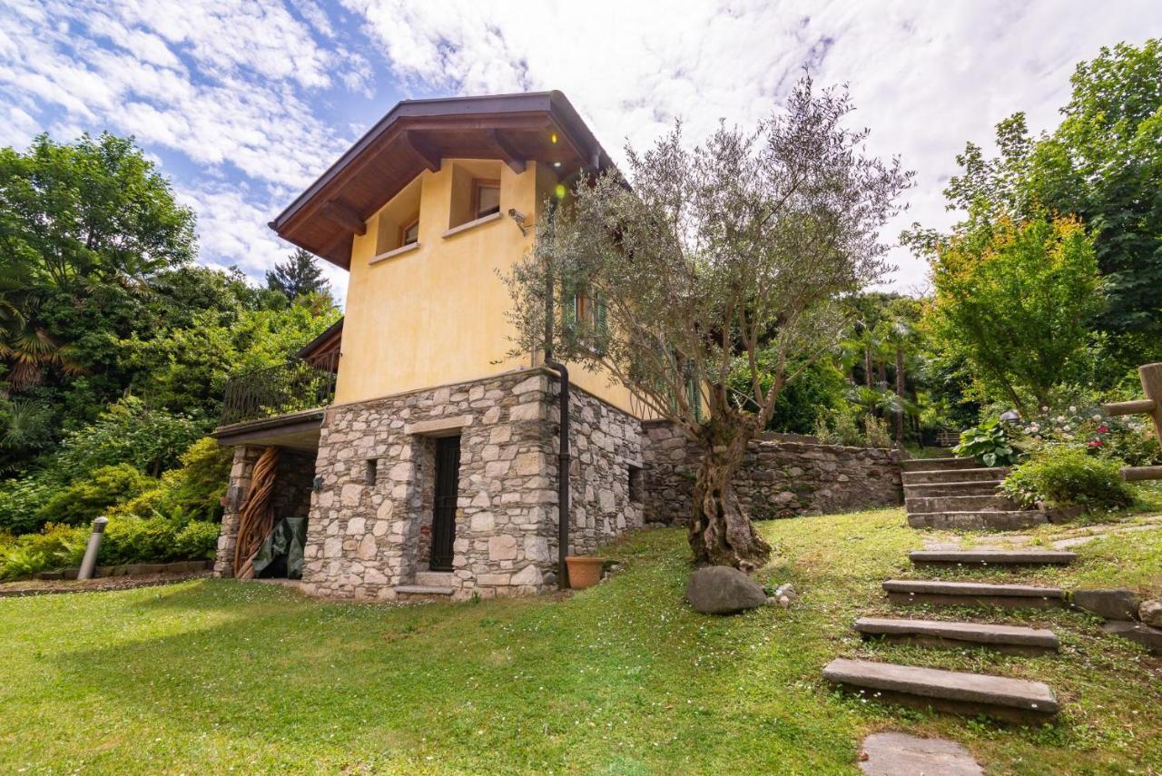 La Dependance Immersa Nel Parco Della Villa Isabella Stresa Luaran gambar