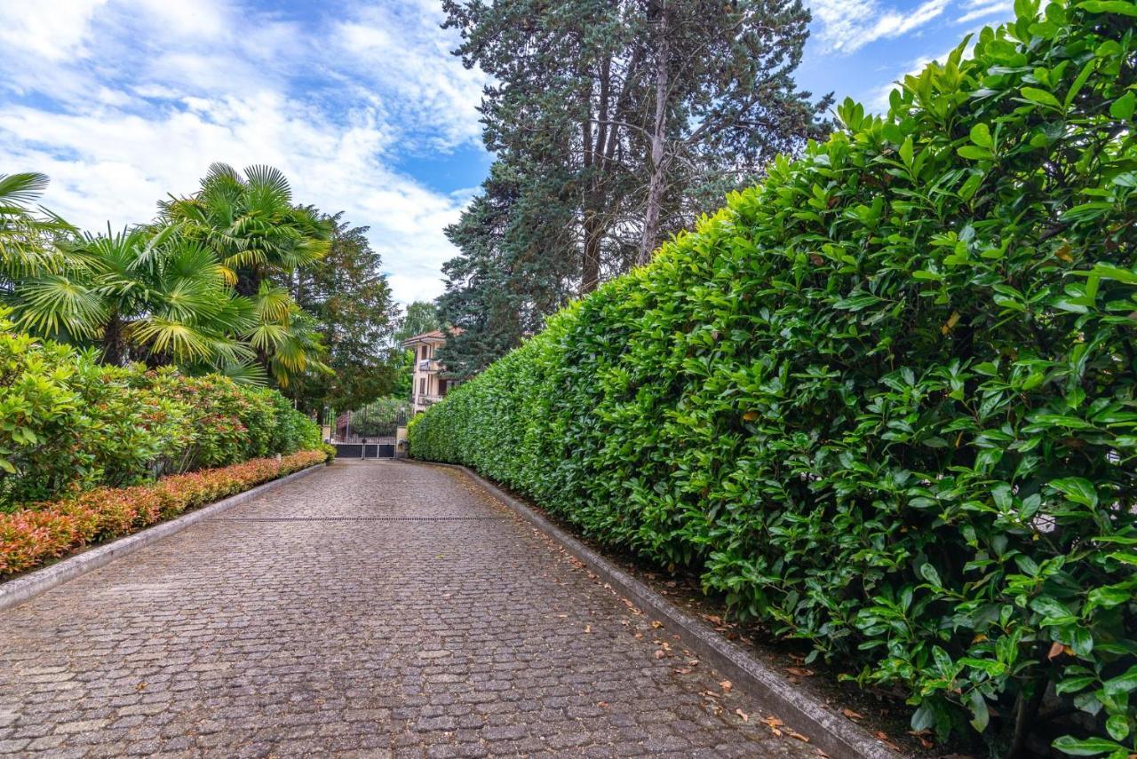 La Dependance Immersa Nel Parco Della Villa Isabella Stresa Luaran gambar