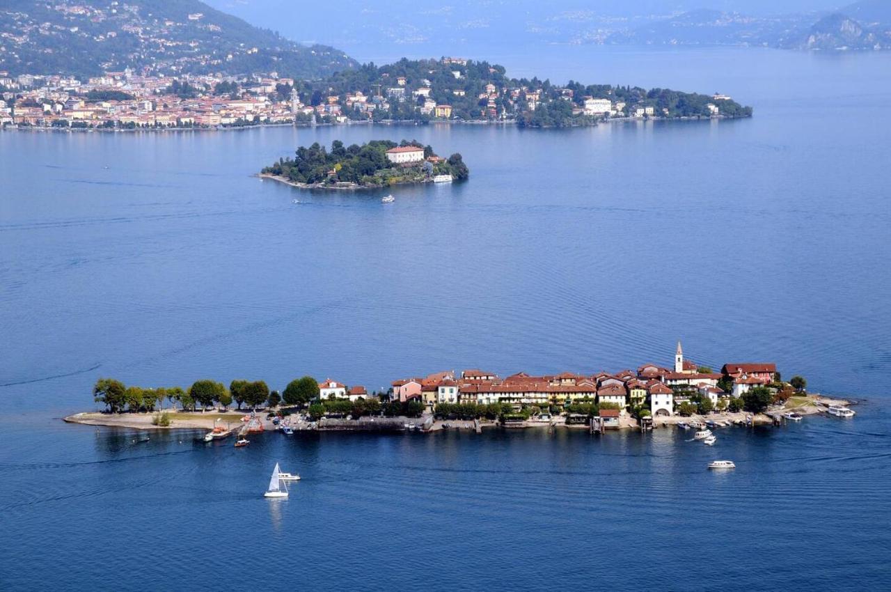 La Dependance Immersa Nel Parco Della Villa Isabella Stresa Luaran gambar