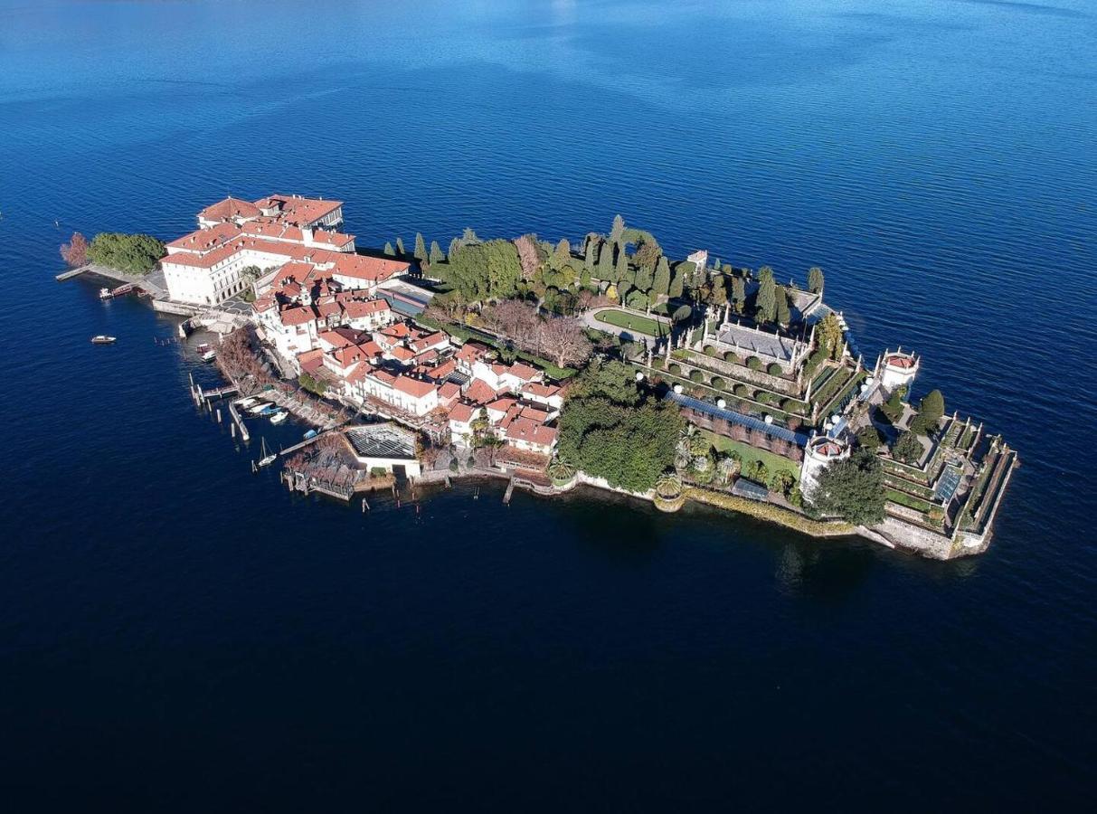 La Dependance Immersa Nel Parco Della Villa Isabella Stresa Luaran gambar