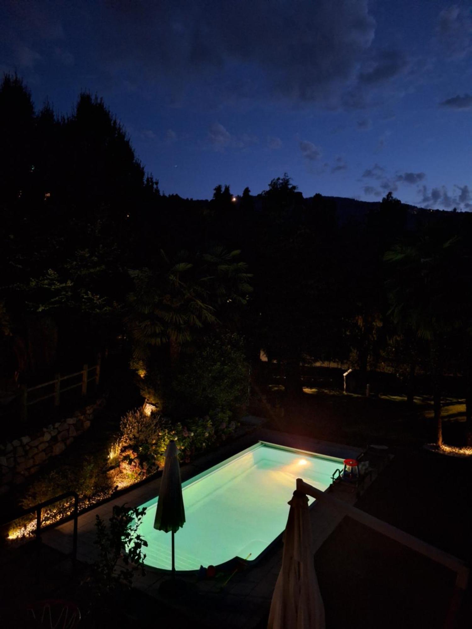 La Dependance Immersa Nel Parco Della Villa Isabella Stresa Luaran gambar